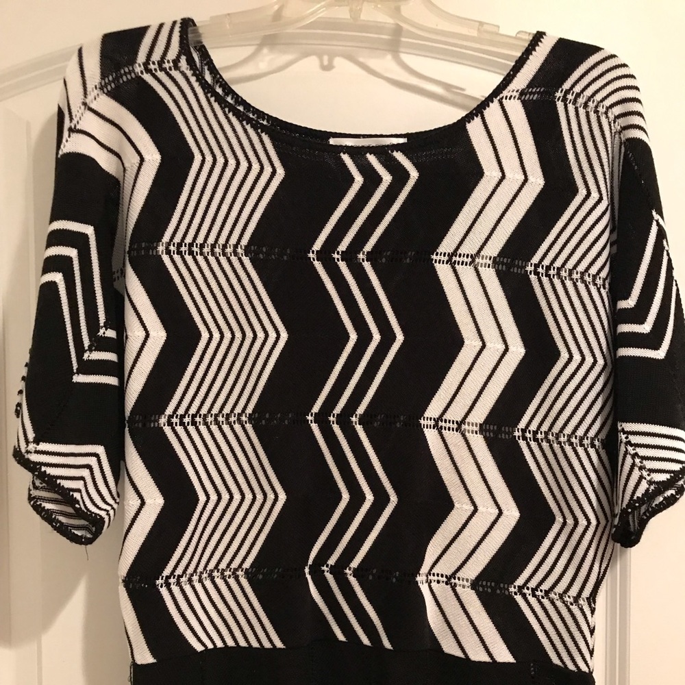 Black & white top size M
